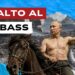 Campo di battaglia con carri armati. Vladimir Putin a cavallo con spada sguainata