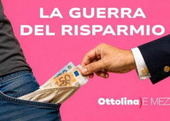 La mano di un uomo con la giacca elegante estrae delle banconote dalla tasca di un uomo in jeans