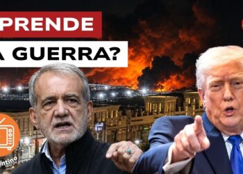 Città con un incendio sullo sfondo. Masoud Pezeshkian e Donald Trump in primo piano