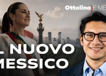 Claudia Sheinbaum in un'occasione ufficiale. Carlos Vijnovsky Zenteno in primo piano