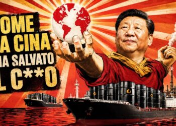 Il busto di Xi Jinping che tiene in mano il mondo appoggiato su barili di petrolio stivati su una petroliera