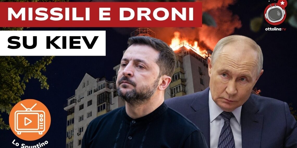 Palazzo con il tetto in fiamme. Volodymyr Zelensky e Vladimir Putin in primo piano