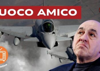 Aereo caccia Eurofighter italiano. Guido Crosetto in primo piano