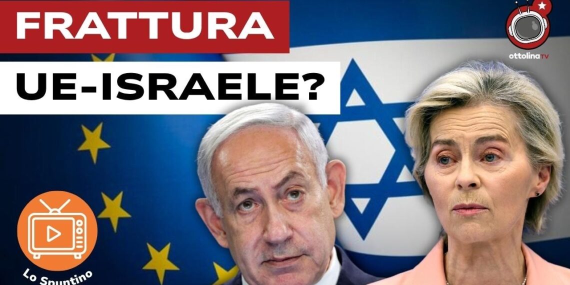 Benjamin Netanhyau e Ursula von der Leyen. Sullo sfondo le bandiere dell'Ue e di Israele