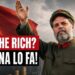 Città e bandiera cinese. Giuliano Marrucci vestito da Mao Tse Tung