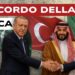 Erdogan, bin Salman e Shehbaz Sharif si stringono la mano con le loro bandiere sullo sfondo