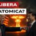 Fungo atomico fra le bandiere di USA e Cina. Donald Trump furibondo punta l'indice verso Xi Jinping e Vladimir Putin sorridenti