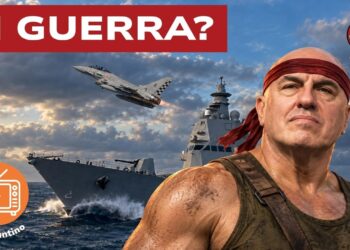 Aereo e nave da guerra. Guido Crosetto in versione Rambo in primo piano
