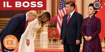 Donald e Melania Trump si inchinano davanti a Xi Jinping e sua moglie