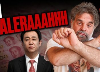 Hui Ka Yan e Giuliano Marrucci che fa il gesto dell'ammanettamento. Banconote cinesi sullo sfondo