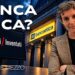 Logo di Banca Etica su una banca americana. Martina Pignatti Morano in primo piano