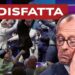 Persone esultano dopo l'esito delle elezioni in Sassonia. Friedrich Merz in primo piano