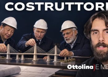 Xi Jinping, Vladimir Putin e Narendra Modi vestiti da cantiere costruiscono il modellino di un ponte. Davide Martinotti in primo piano