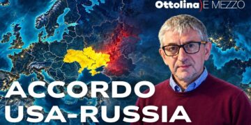 Mappa del mondo con Russia e Ucraina evidenziate. Fulvio Scaglione in primo piano