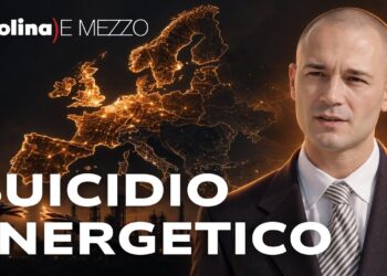 Mappa europea in notturna con punti di luce. Demostenes Floros in primo piano