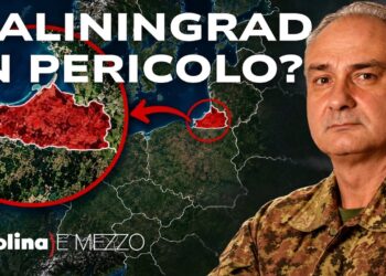 Mappa satellitare con l'exclave di Kaliningrad in evidenza. Il Generale Maurizio Boni in primo piano